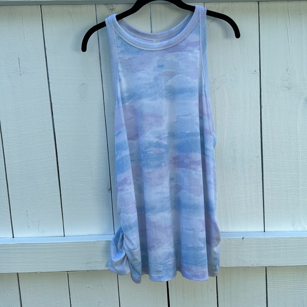 Old navy women’s XL go dry collection tank top.